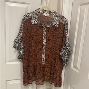 Umgee Brown Flutter Sleeve Blouse with Notched Collar size large